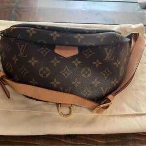 EUC Louis Vuitton Monogram Bumbag. SA3250